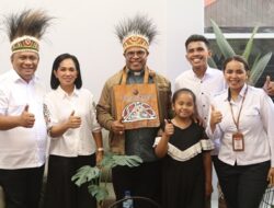 Rabu Pagi, Wakil Ketua Dewan Jhon Y. Betaubun Terima Uskup Amboina di Kediaman Kotaraja