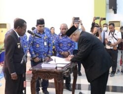 Direksi PT. Air Minum Jayapura Robongholo Nanwani Dilantik,Entis Sutisna Masih Jabat Dirut