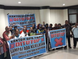 65 Anggota DPR Papua, Palang Ruangan Kerja Pimpinan Ada Apa ?