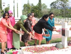 Jelang Hari Kartini ke-144, GOW Kota Jayapura Ziarah ke TMP Waena