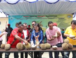 Pesta Makan Durian yang Digelar Mosilou Menunjukan Semangat Gotong Royong Anak Maluku