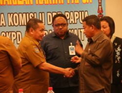 John NR Gobai ; Dengan Dana Otsus Pemerintah Harus Membeli Hasil Bumi Masyarakat