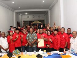 Dikawal Ratusan Kader, PDI Perjuangan Daftarkan Bacaleg di KPU Kota Jayapura, Target Pegang Palu Ketua DPRD