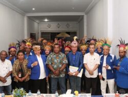 Diiringi Suling Tambur dan Pakaian Adat Nusantara, PAN Daftar Bacalegnya di KPU Kota Jayapura