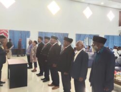 PLT Bupati Mamteng Lantik Panpil dan Panwas Anggota MRP