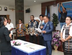 Ketua YPK di Tanah Papua, Joni Betaubun Lantik Kepsek SD YPK I Imanuel Hamadi