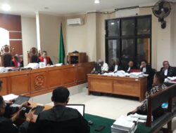 Iwan Niode Gram Saat Saksi Ahli Katakan Dokumen Milik Tim PH Johanes Rettob Ilegal
