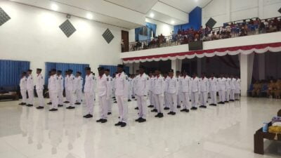 Plt Bupati Mamberamo Tengah Kukuhkan 75 Anggota Paskibra