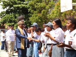 Kunjungan BP YPK di SMA YPK Ebenhaezer Sarmi, Joni Betaubun Berikan Semangat dan Motivasi Kepada Guru dan Siswa