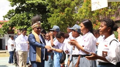 Kunjungan BP YPK di SMA YPK Ebenhaezer Sarmi, Joni Betaubun Berikan Semangat dan Motivasi Kepada Guru dan Siswa