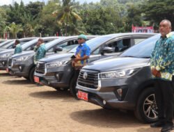 Pemkot Serahkan 11 Mobil Operasional Kepada Lembaga Adat Keondoafian Kota Jayapura