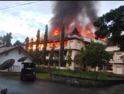 Kantor Bupati Jayapura Terbakar