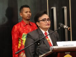 Promosi Doktor, Kristhina Luluporo Pertahankan Disertasi Model Pengelolaan Keuangan Kampung di Depan 10 Penguji