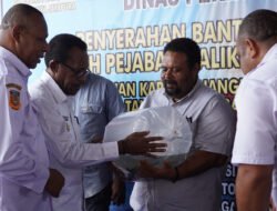 Serahkan Bantuan Perikanan, Pemkot Jayapura Berharap Nelayan Tidak Jual Barang Bantuan
