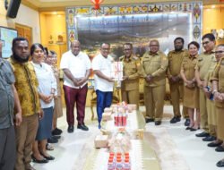 DPRD Serahkan Raperda Penyelenggaraan Otsus Kota Jayapura Kepada Pemkot