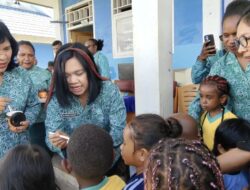 Ketua TP PKK Provinsi Papua Pegunungan Kunjungi Anak-Anak PAUD Mamteng