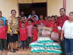 Sambangi Panti Asuhan Keluaga Besar DPR Papua Berbagi Kasih