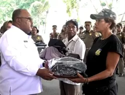 1880 Anggota Linmas Kota Jayapura, Diberikan Atribut Jelang Pemilu