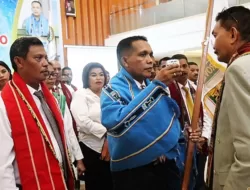 Rocky Bebena Dilantik Jadi Ketua DPD Ikatan Keluarga Kalwedo Provinsi Papua