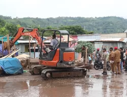 Puluhan Bangunan Ilegal di Pasar Youtefa Jayapura Kena Gusur