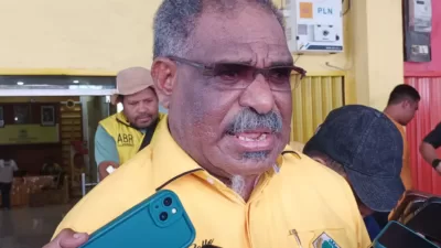 Ketua DPD Golkar Kota Jayapura Serahkan 48 Hewan Qurban Kepada Masjid dan Paguyuban