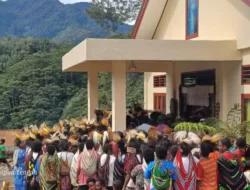 PTFI Dukung Peresmian Gereja Aroanop