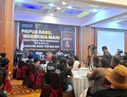 Buku Mathius Derek Fakhiri “Sustainabilitas Membangun Papua” Resmi di Launching
