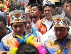 Ratusan Pendukung Mengiringi JBR – HADIR Daftar di KPU Kota Jayapura