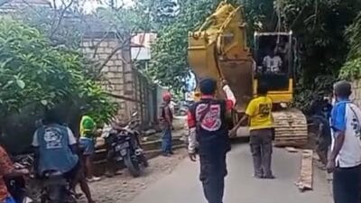 Penuhi Janji Warga Organda, Mari-Yo Turunkan Alat Berat Bersihkan Drainase