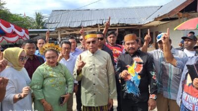 Dipakaikan Baju Adat, Dibelakang  BTM ada Kekuatan Besar Orang Sulawesi Selatan