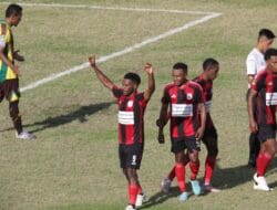 Jamu Persewar, Persipura Unggul Dengan Skor Tipis 2 – 1