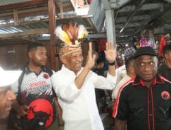 Kampanye di Kabupaten Jayapura, BTM-YB Dengar Keluhan Para Pedagang di Pasar Pahara Sentani