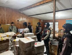 Polres Puncak Jaya Polda Papua Kawal Ketat Kedatangan Sisa Logistik Surat Suara