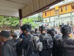 Personel Gabungan Polres Tolikara di Beck-up BKO Polda dan Brimob Amankan Jalannya Bimtek KPPS