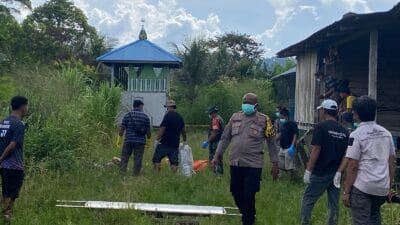 Polisi Evakuasi Penemuan Mayat Di Keerom