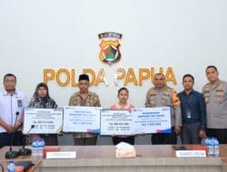 Polda Papua Berikan Santunan Gugur Kepada Ahli Waris Personel