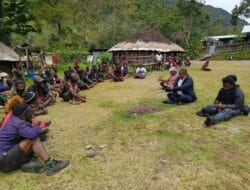 Pj Bupati Yopi Murib Koordinasi dan Negosiasi dengan Keluarga Korban Pertikaian Dua Kubu Paslon