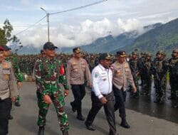Pimpin Show of Force TNI – Polri, Pj Bupati Puncak Jaya : Jelang Putusan MK Kedua Kubu Agar Menahan Diri