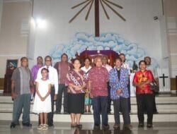 Constant Karma Hadiri Malam Perenungan Injil Masuk di Supiori, Pdt Otniel Mambrasar: Kami Sangat Bahagia