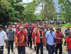 BTM Diarak Meriah di Yoka: Simbol Cinta dan Dukungan Jelang Pilgub Papua 2025