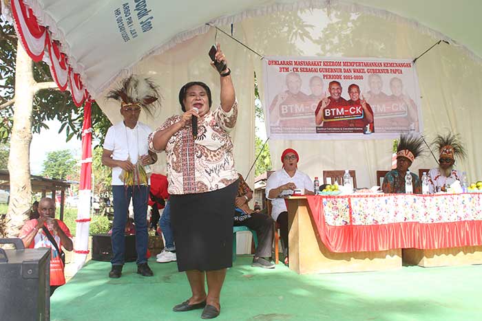 Elisabet Fitowi Perempuan Papua Pegunungan Bakar Semangat Warga Arso Kota Dukung BTM-CK di PSU
