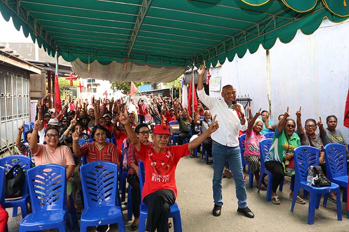 Warga APO Jayapura Curhat Soal Beasiswa dan Infrastruktur, BTM-CK Siap Jawab dengan Aksi Nyata