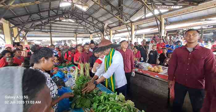 BTM Blusukan ke Pasar Mararena Sarmi: Borong Dagangan Mama Papua dan Dengarkan Aspirasi Masyarakat