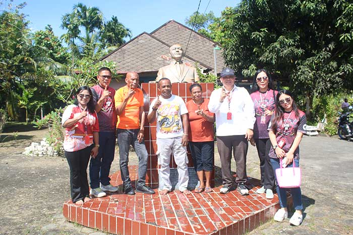 BTM Kunjungi Rumah Pengasingan Sam Ratulangi di Serui, Janji Rehabilitasi Situs Sejarah