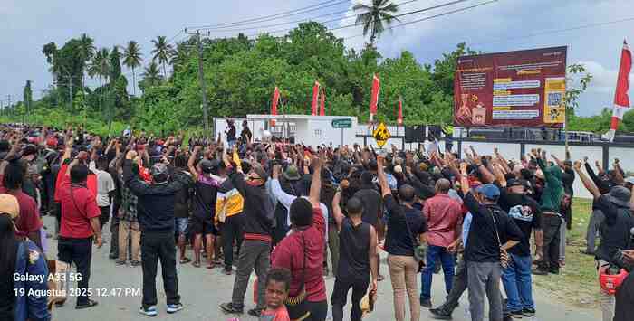 Ribuan Masyarakat Demo di KPU Papua, Desak Copot Ketua KPU Biak Joe Lawalata yang Dianggap Cemari Demokrasi