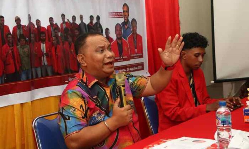 Joni Betaubun Motivasi Peserta LDKM Fakuktas Hukum Uncen: Menjadi Pemimpin Harus Miliki Disiplin dan Kerendahan Hati