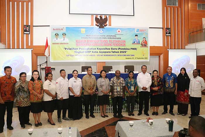 Wali Kota Jayapura Harap Pembina PMR SMP Jadi Teladan dan Pendamping Profesional Bagi Siswa