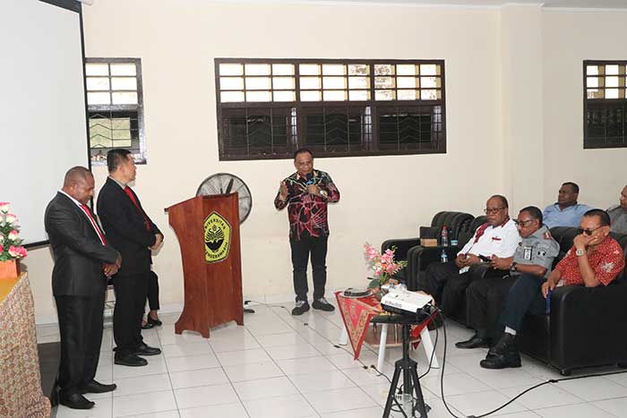 Ketua Komisi VI DPRP Joni Betaubun Hadiri Rapat Terbuka Pemaparan Visi Misi Calon Dekan Fakultas Hukum Uncen