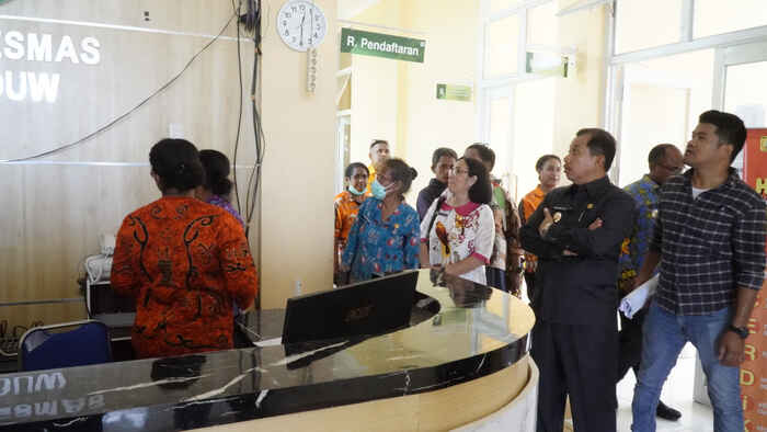 Wawali Jayapura Rustan Saru Tinjau Pembangunan Tahap Kedua Puskesmas Skow