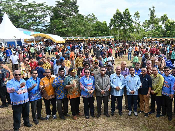 1 Tahun Markus–Jimmy Pimpin Biak: Bantuan Pertanian Digelontorkan, Aplikasi Pengaduan dan PDAM Resmi Diluncurkan